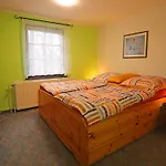 Ferien Unterm Reetdach Bis Zu 6 Personen Apartman *